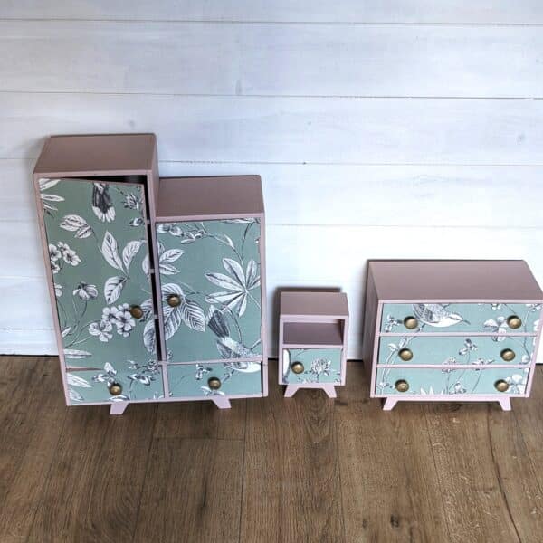 Chambre de poupées vintage rose poudré – Image 10