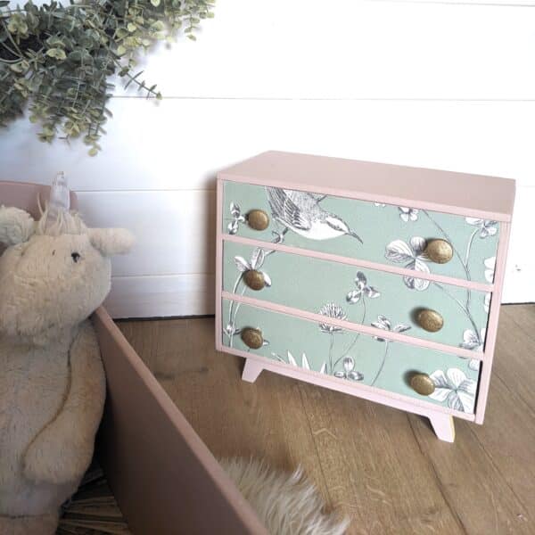 Chambre de poupées vintage rose poudré – Image 7