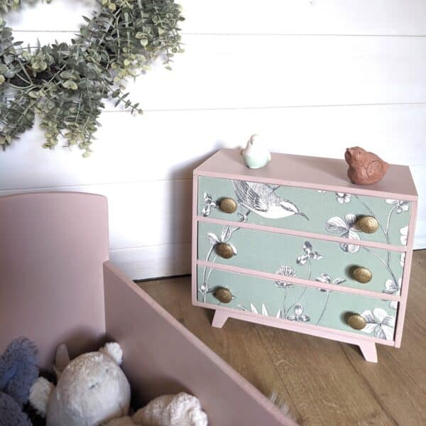 Chambre de poupées vintage rose poudré – Image 6