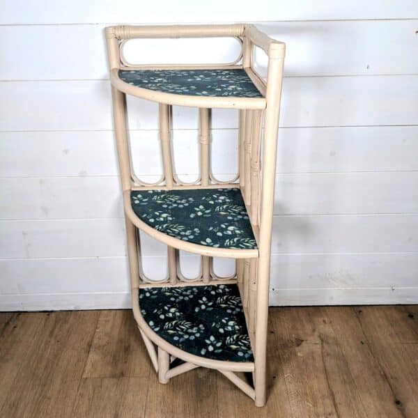 Table console d'encoignure en rotin, sable et tissu eucalyptus – Image 7