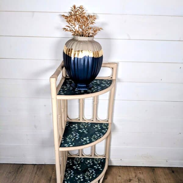 Table console d'encoignure en rotin, sable et tissu eucalyptus – Image 8