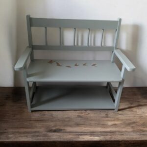 Banc en bois pour enfant vert sauge et motifs oiseaux dorés