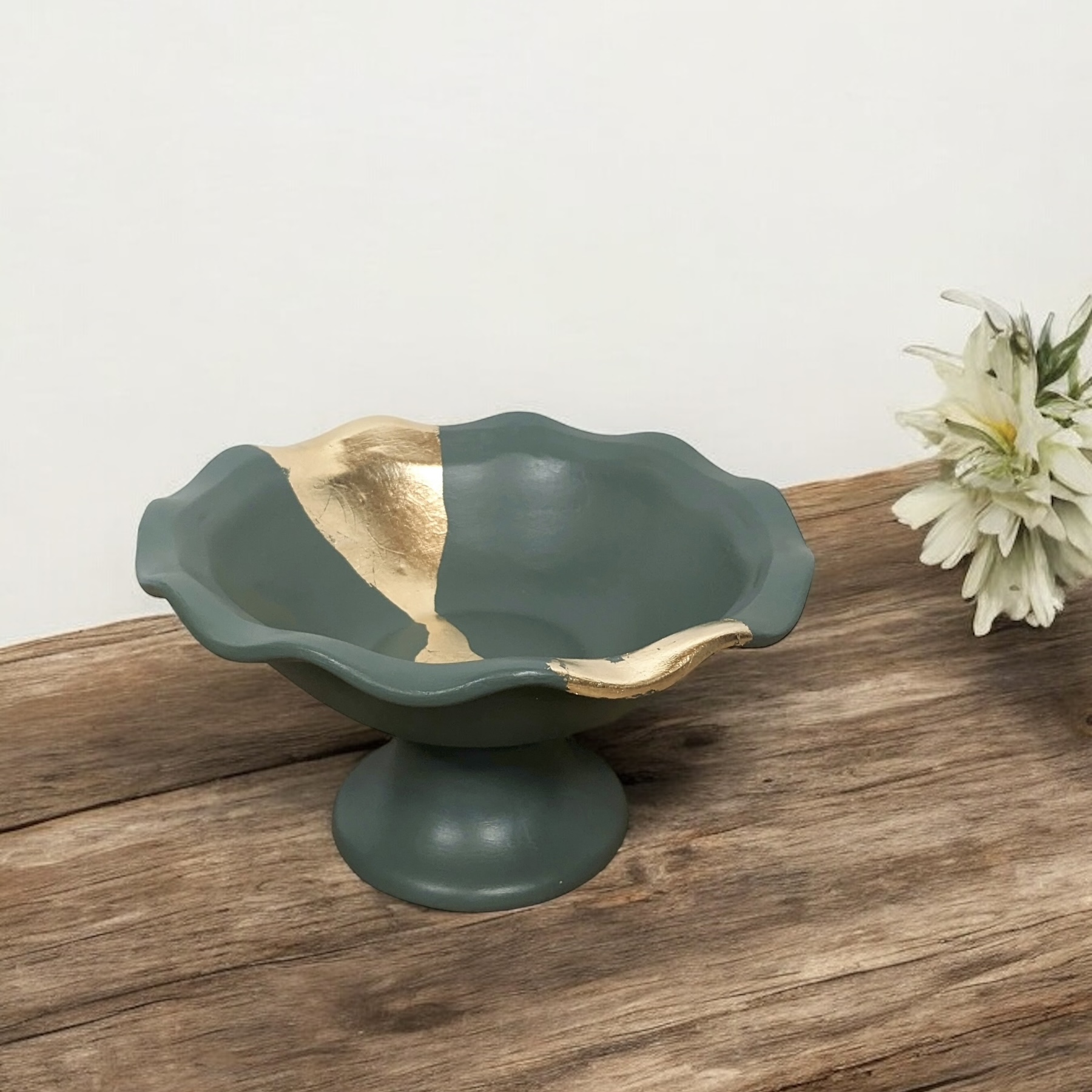 Coupe Kaki avec une liseré en feuille d’or