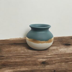 Vase Rond Relooké en Blanc et Vert de Gris avec Feuille d'Or