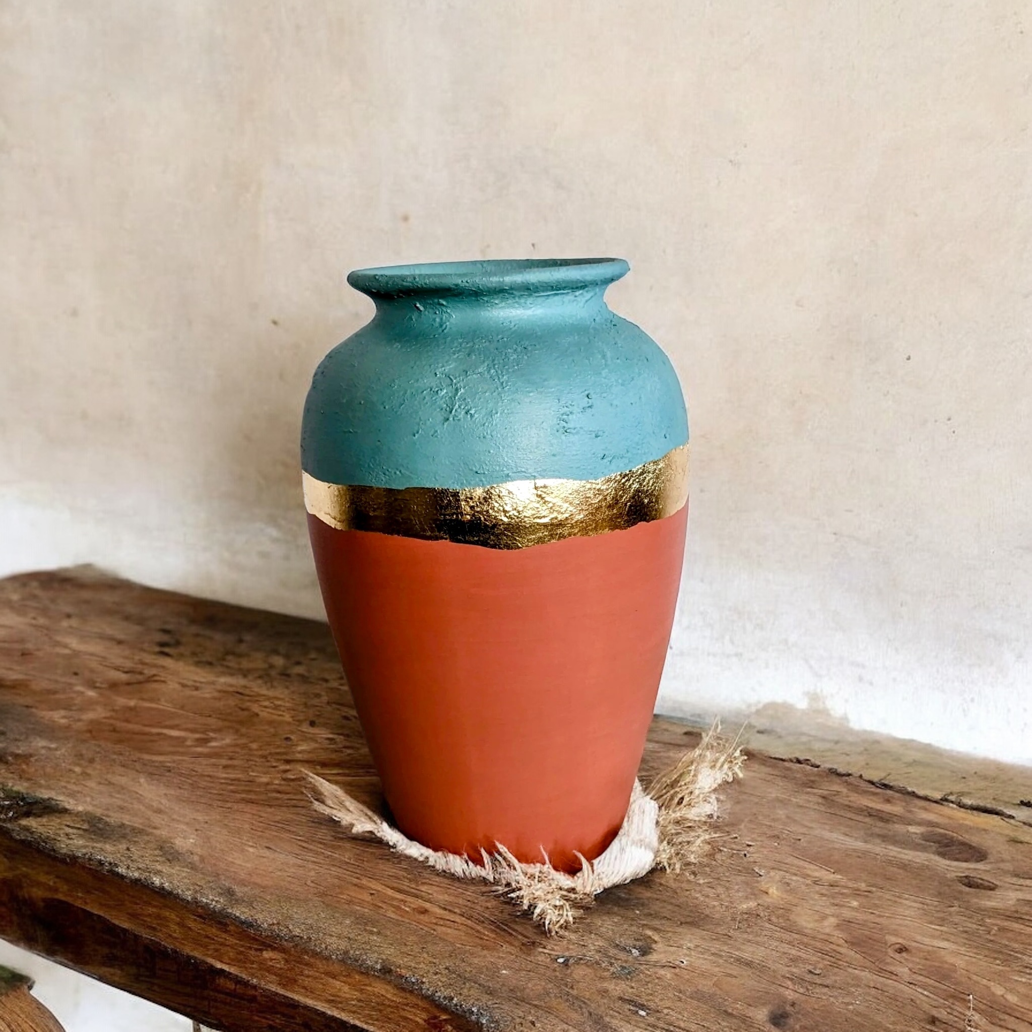 Vase Terracotta et vert saulaie avec un liseré en feuille d’or