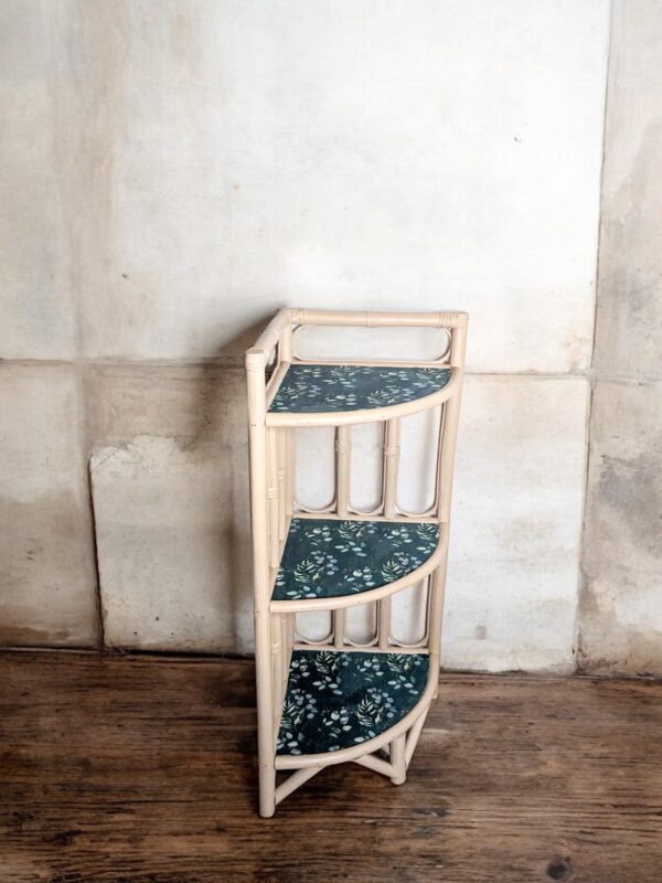 Table console d'encoignure en rotin, sable et tissu eucalyptus