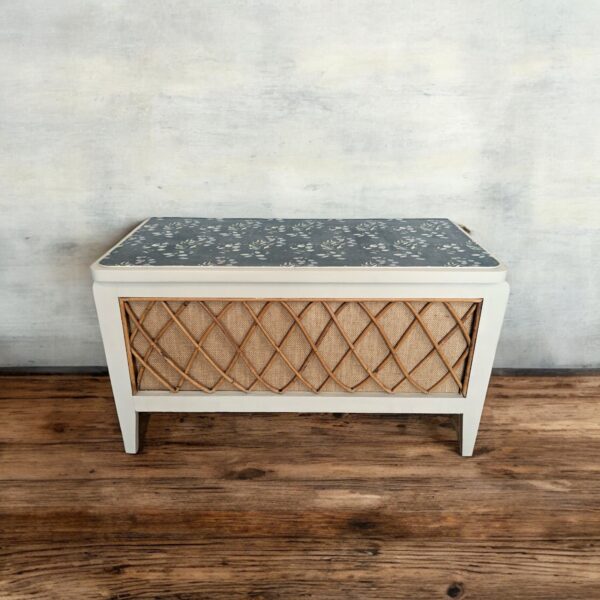 Coffre à jouets vert sauge en rotin, tissu eucalyptus