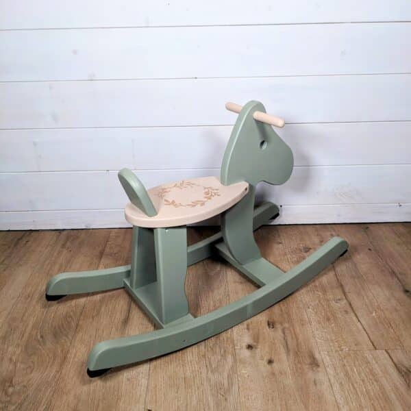 Cheval à bascule en bois vert et beige – Image 2