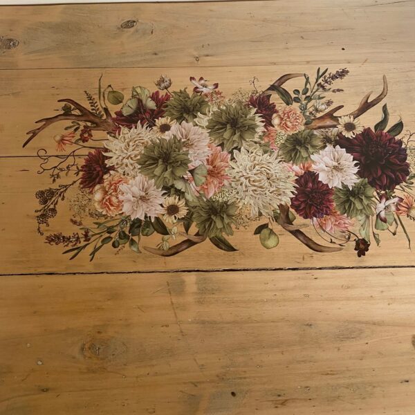 Table rustique en bois naturel et motif floral – Image 6