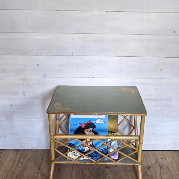 Porte-revue vintage en rotin, tablette vert sauge – Image 8