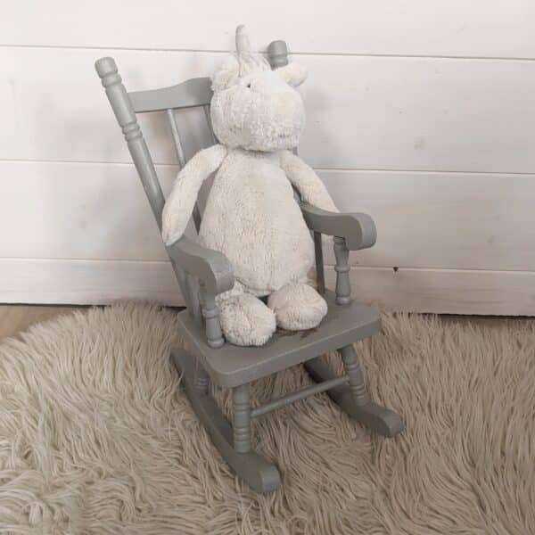 Rocking-chair pour poupées verte en bois – Image 2
