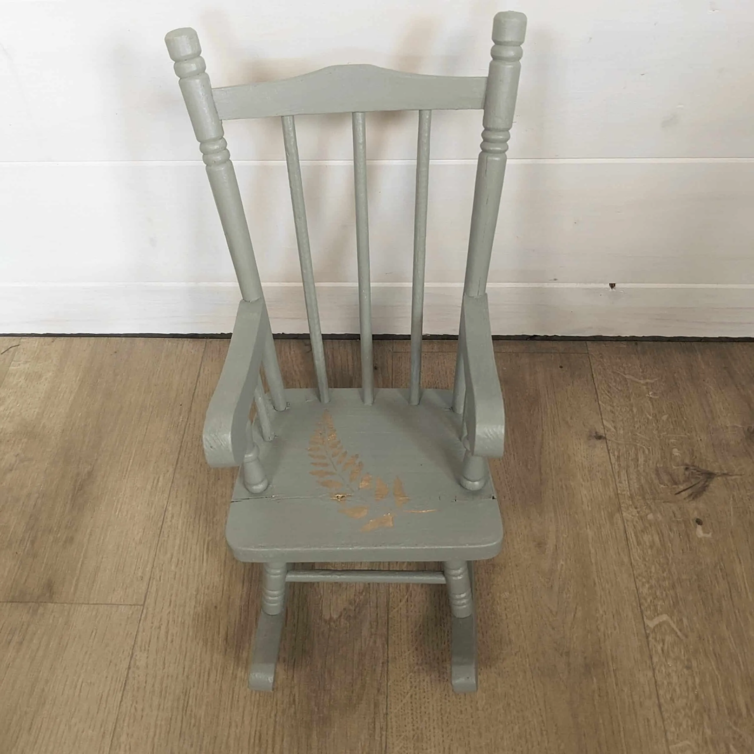 Rocking-chair poupées, vue rapprochée