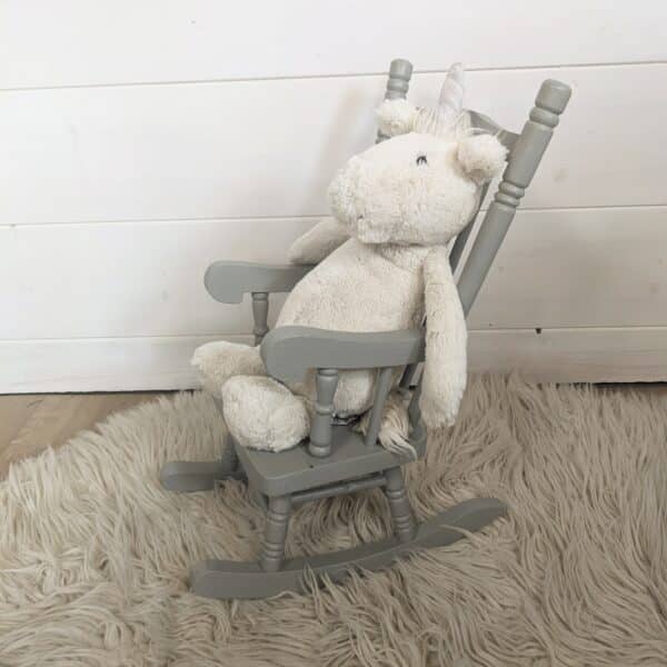 Rocking-chair pour poupées verte en bois – Image 3