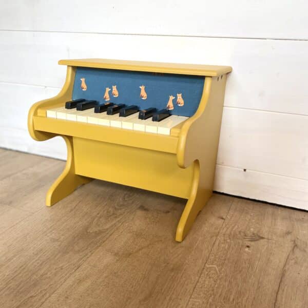Petit piano jaune et tissu renard – Image 3