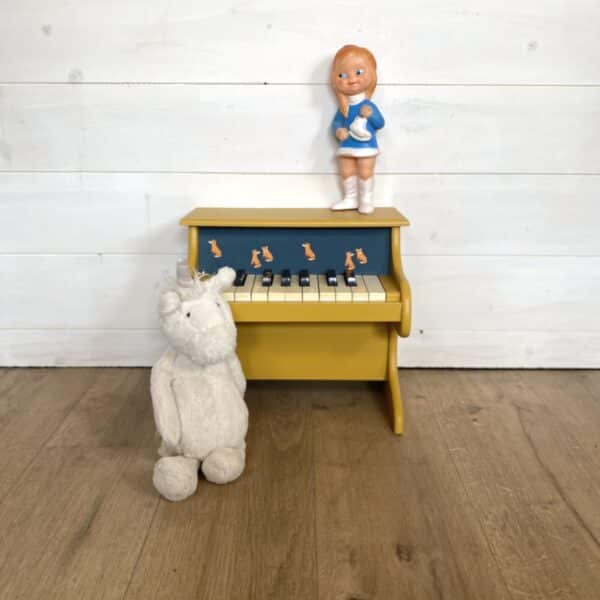 Petit piano jaune et tissu renard – Image 2