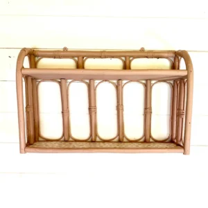Étagère murale rotin rose poudré, détail tressage