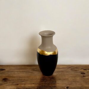 Vase gris et bleu nuit avec liseré en feuille d’or