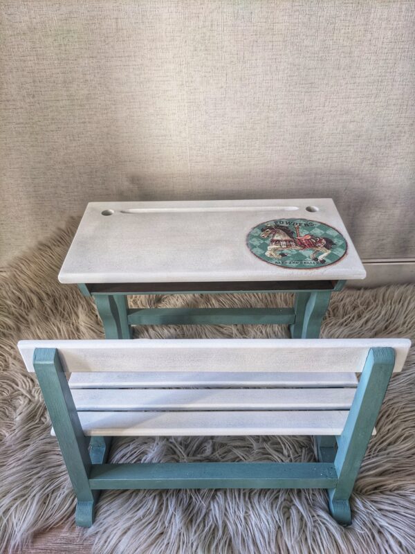 Bureau de poupées blanc et vert en bois – Image 3