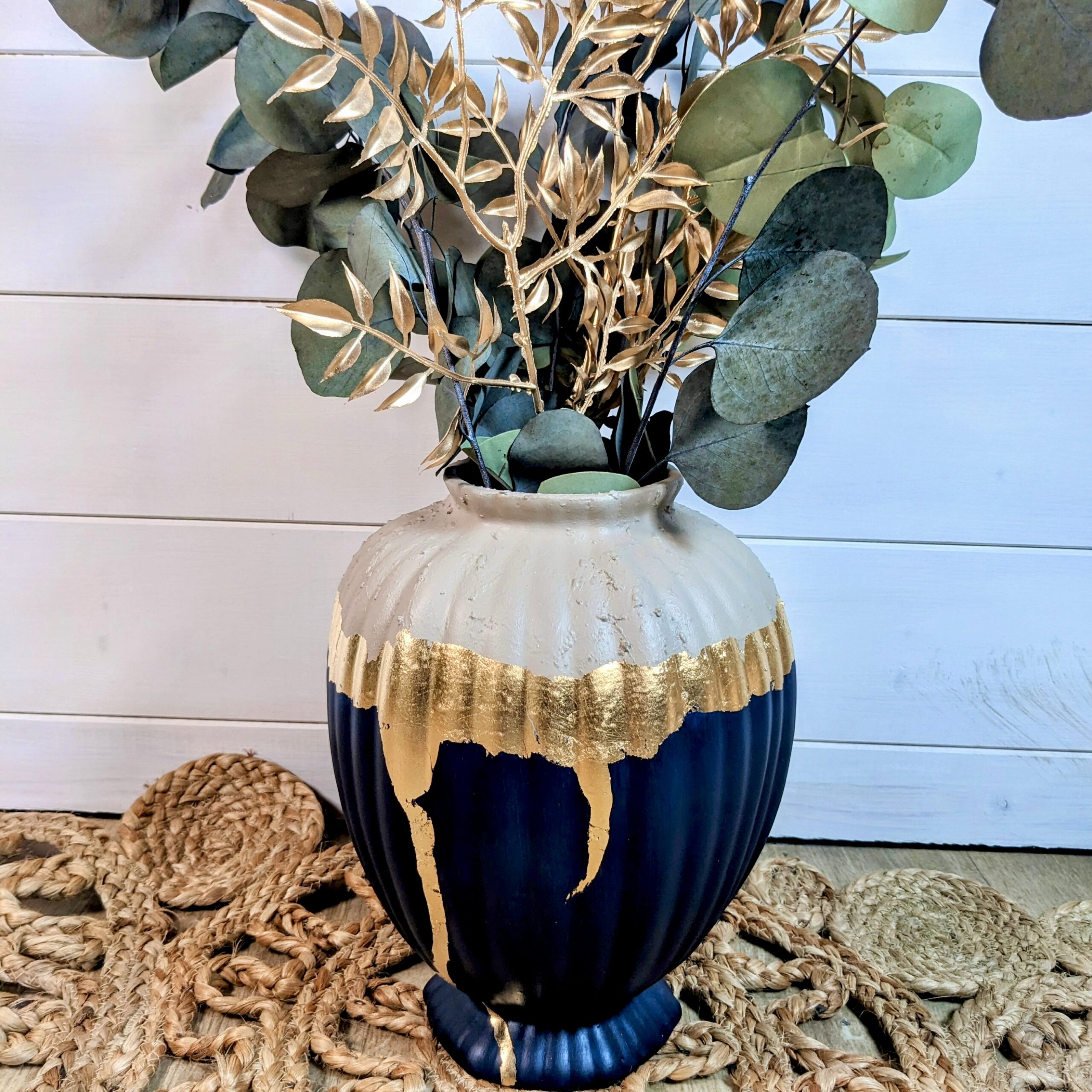 Vase bleu nuit et gris avec liseré en feuille d’or – Image 2
