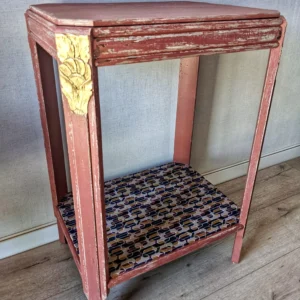 Table d'appoint Art Déco terracotta, détail moulures dorées