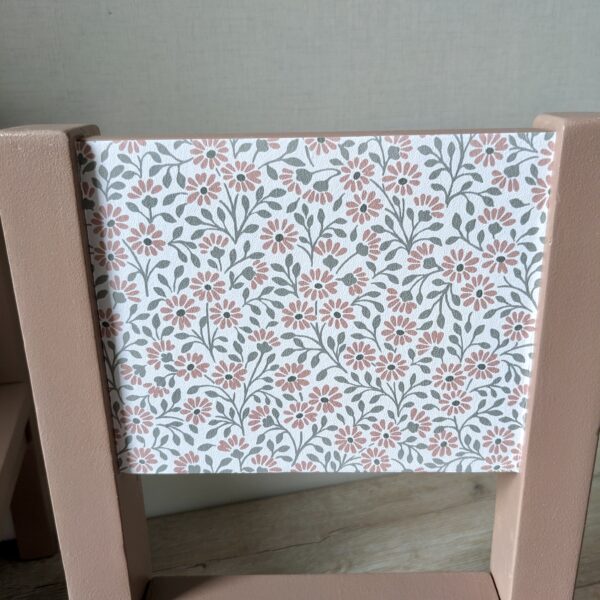 Paire de petites chaises de poupées rose poudré – Image 4