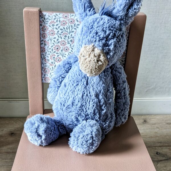 Paire de petites chaises de poupées rose poudré – Image 5