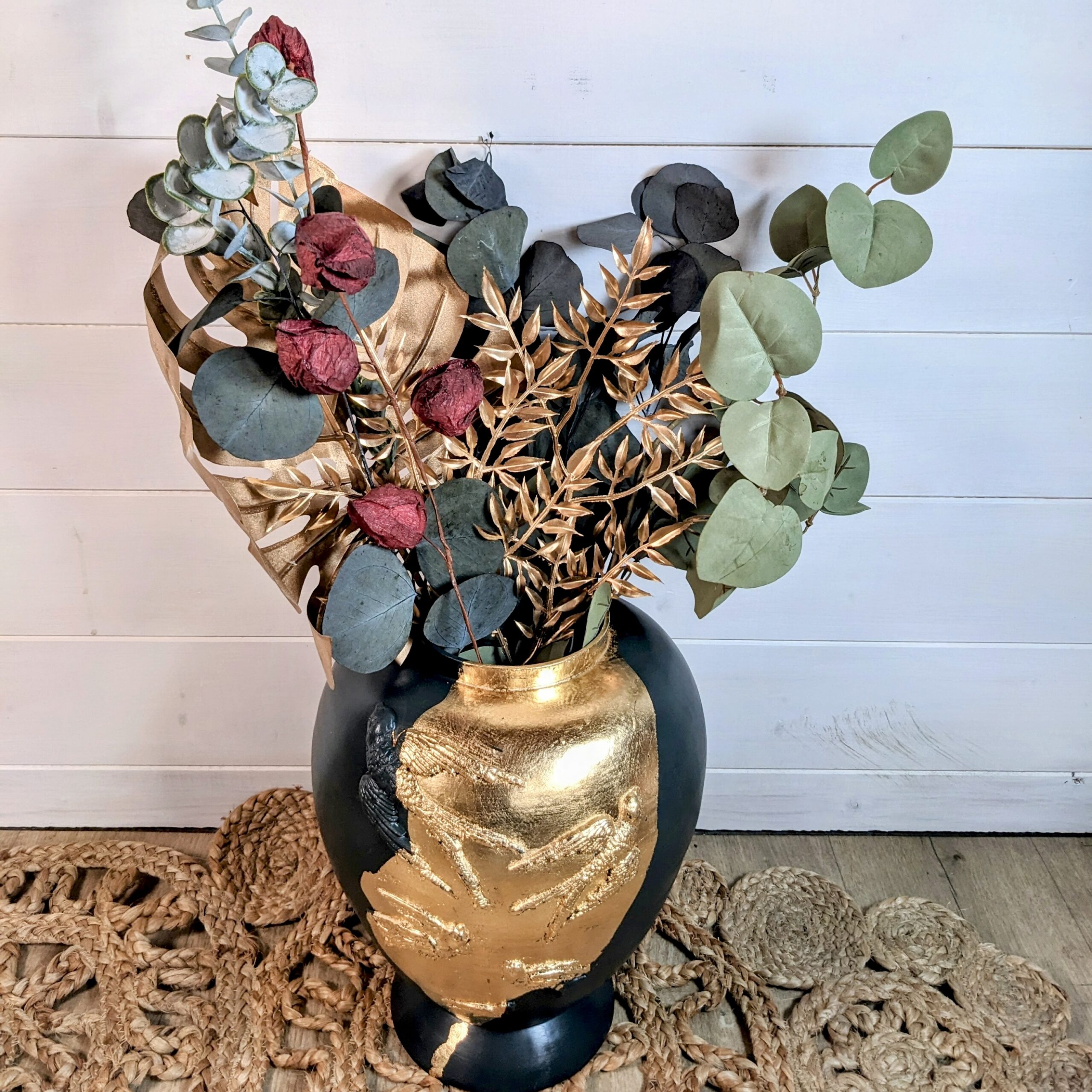 Grand vase vert bouteille avec ajout de moulures et feuille d’or – Image 2