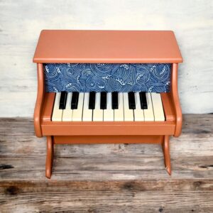 Petit piano terracotta et tissu vague