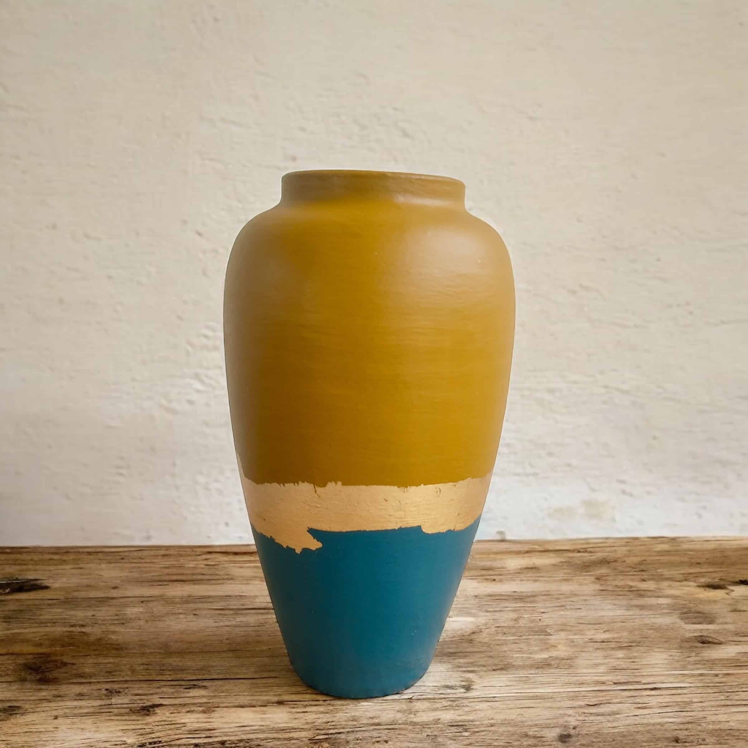 Grand vase jaune moutarde et bleu canard avec un liseré en feuille d’or