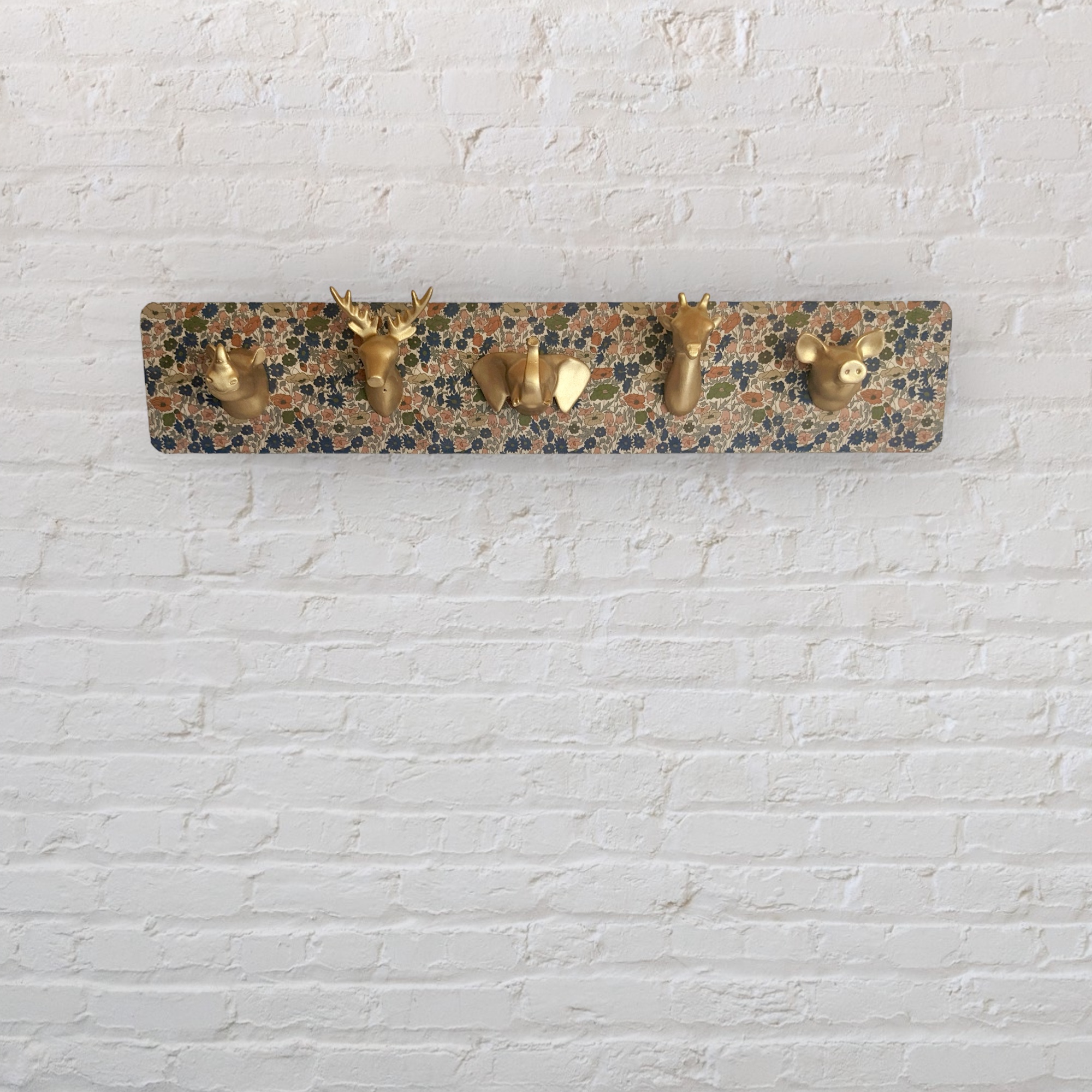 Porte-manteau tête d’animaux doré et tissu liberty