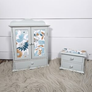 Petite chambre de poupées verte et papier fleuri