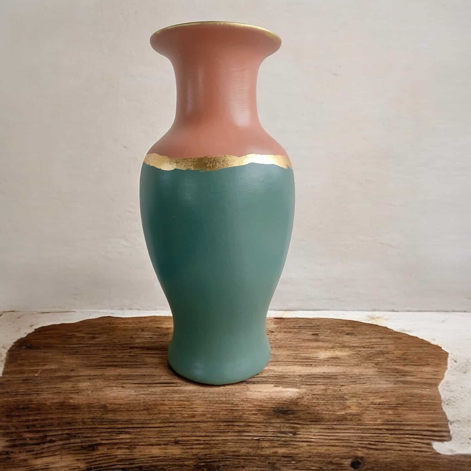 Grand vase vert et terracotta avec un liseré en feuille d’or