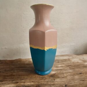 Grand vase bleu canard et rose avec un liseré en feuille d’or