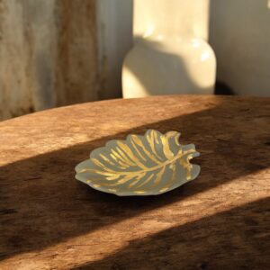 Vide-poche vert de gris & feuille d’or