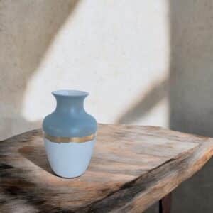 Vase vert de gris et blanc