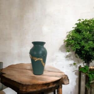 Grand vase vert avec moulures oiseaux