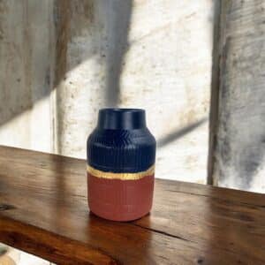 Vase bordeaux et bleu marine