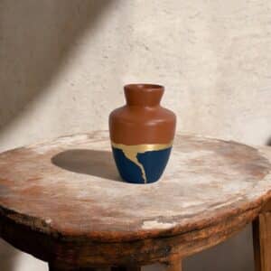 Petit vase terracotta et bleu marine