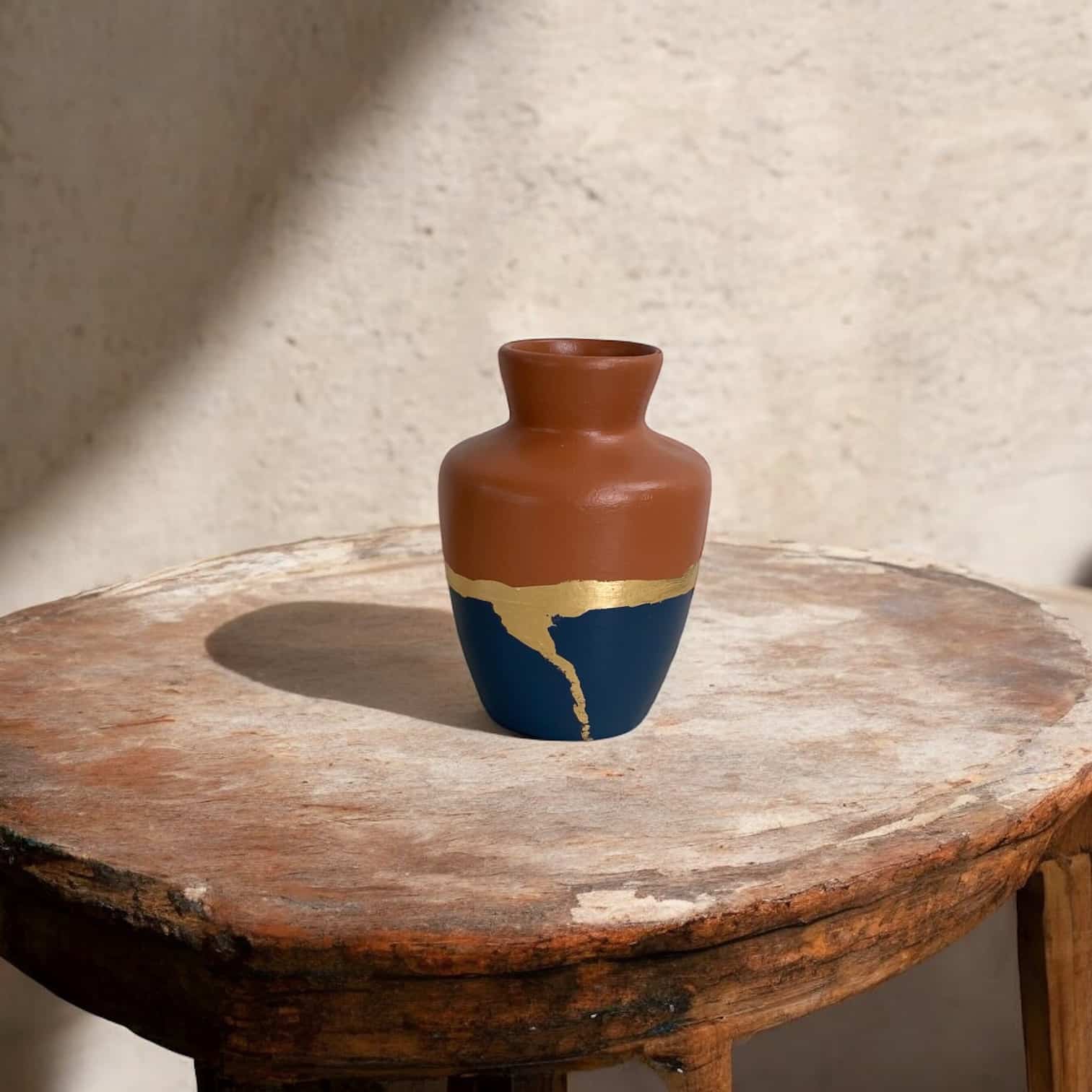 Petit vase terracotta et bleu marine