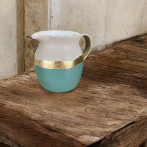 Petit pichet vert et beige
