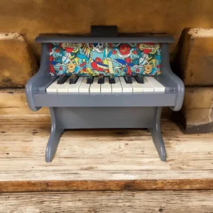 Piano en bois pour enfant relooké gris, tissu tatouage - By Léo