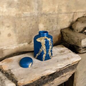 Pot décoratif bleu nuit avec moulure dorée – création artisanale