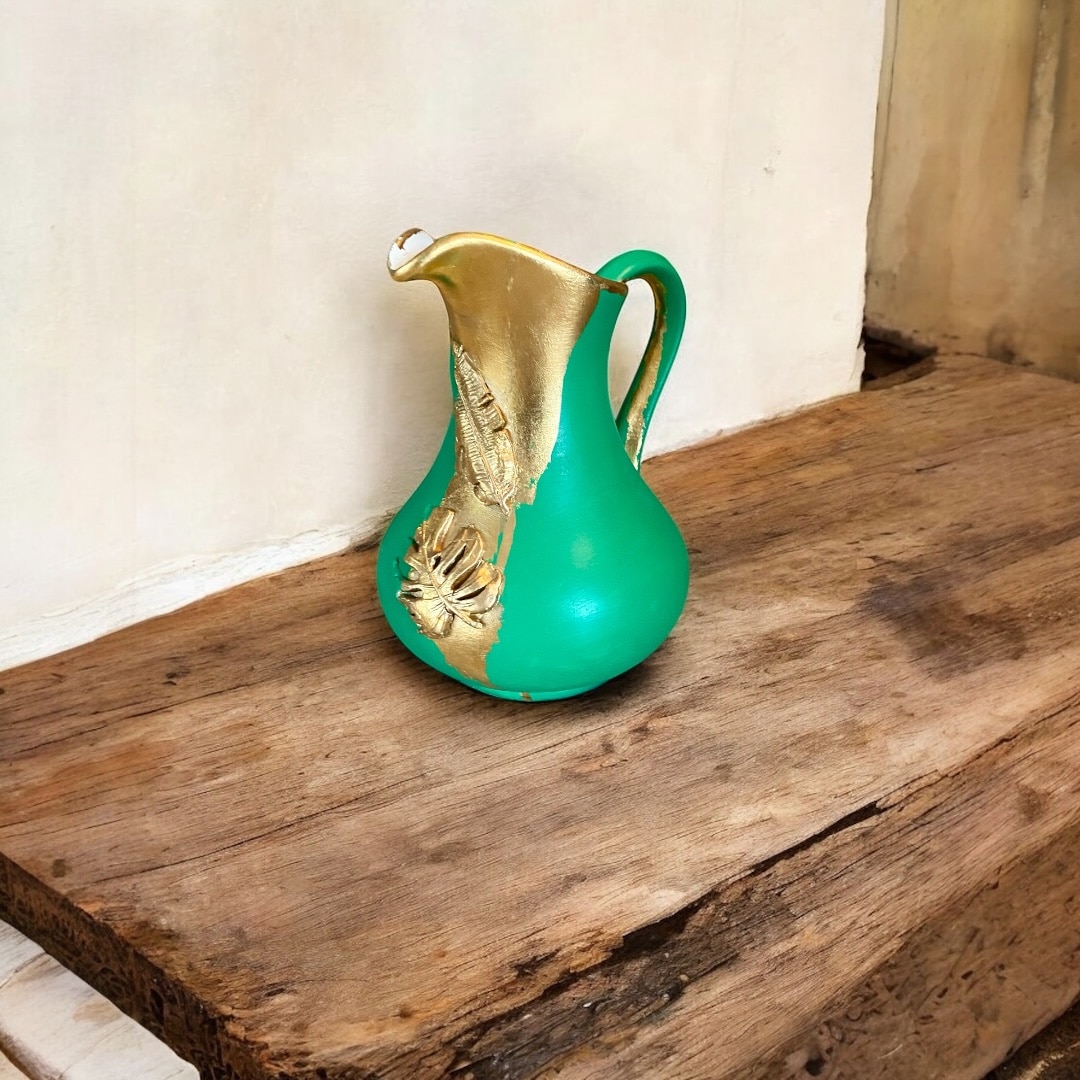 Vase vert et moulure