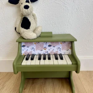 Piano jouet en bois vert, création artisanale Toulouse