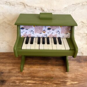 Piano en bois pour enfant vert et tissu cygne