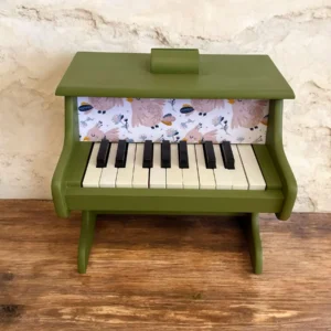 Piano en bois pour enfant relooké vert, tissu cygne - By Léo