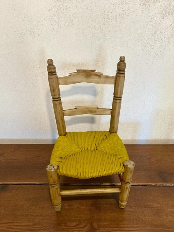 Chaise en bois et paille enfant – Image 4