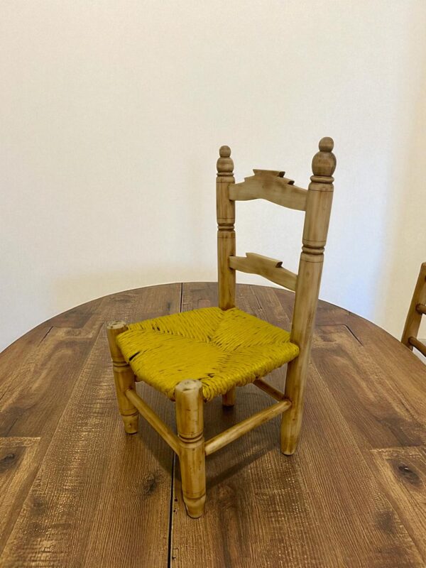 Chaise en bois et paille enfant – Image 3