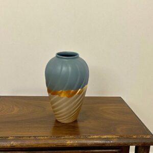 Vase bleu et beige doré