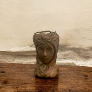 Vase décoratif visage effet rouillé